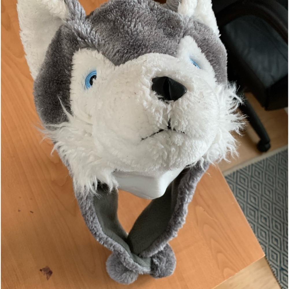 Child’s wolf hat tru fit very warm cap one size fits most